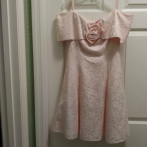 Dress - Picture 1 of 4